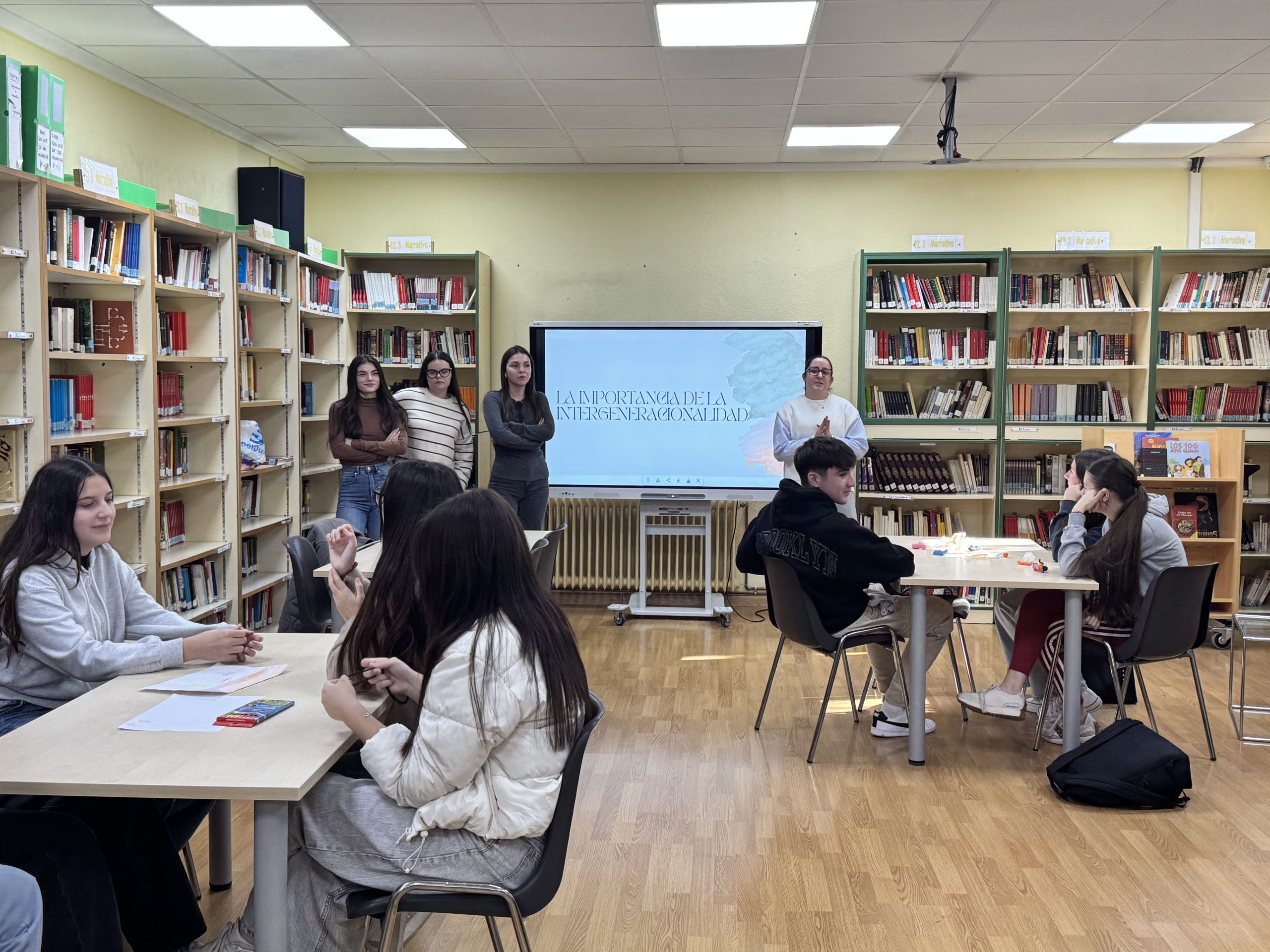 EL IES INFANTE DON JUAN MANUEL TIENDE UN PUENTE ENTRE GENERACIONES DENTRO DEL PROYECTO DE INNOVACIÓN CONECTAD@S